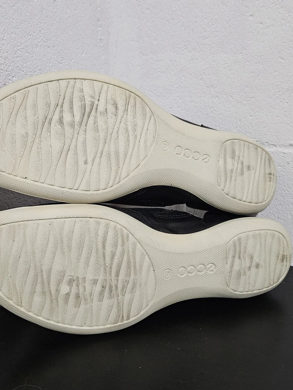 ECCO Black Leather Cross Strap Sandals Women's Comfort Slide Closed Heel Size 12